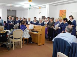 Hugenottenchor des Sängerbundes Friedrichstal unter der Leitung von Else Gorenflo