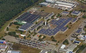 Die Solardachanlage der swt in Stutensee produziert 1,2 Mio. Kilowattstunden umweltfreundlichen Strom pro Jahr.