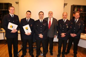 Oberbürgermeister Klaus Demal gemeinsam mit Abteilungskommandat Andreas Kroninger, stellv. Abteilungskommandant Jens Nötzel, hauptamtlicher Feuerwehrkommandet Klaus Die-ter Süß, ehemaliger stellv. Abteilungskomman-dant Armin Mommsen und ehemaliger Abtei-lungskommandant Frank Giraud