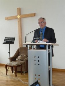 Pfr. Eisele bei der Begrüßung