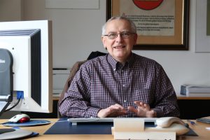 Bereits seit drei Jahren betreut Dr. Peter Bratzel Menschen in schwierigen Lebenssituationen