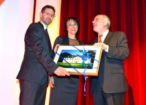Auch Oberbürgermeister Klaus Demal gehörte zu den Gratulanten, gemeinsam mit Marina Kammerer-Röckl und Andreas Röckl