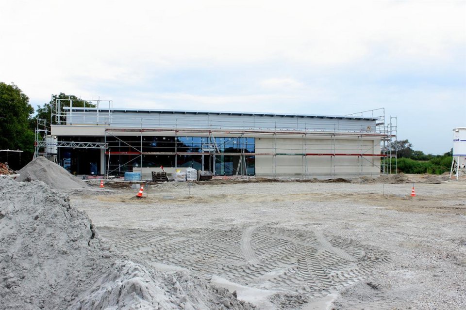 18. September 2014, Foto: K.-F. Schöpp Glasscheiben eingebaut, Grundputz aufgebracht