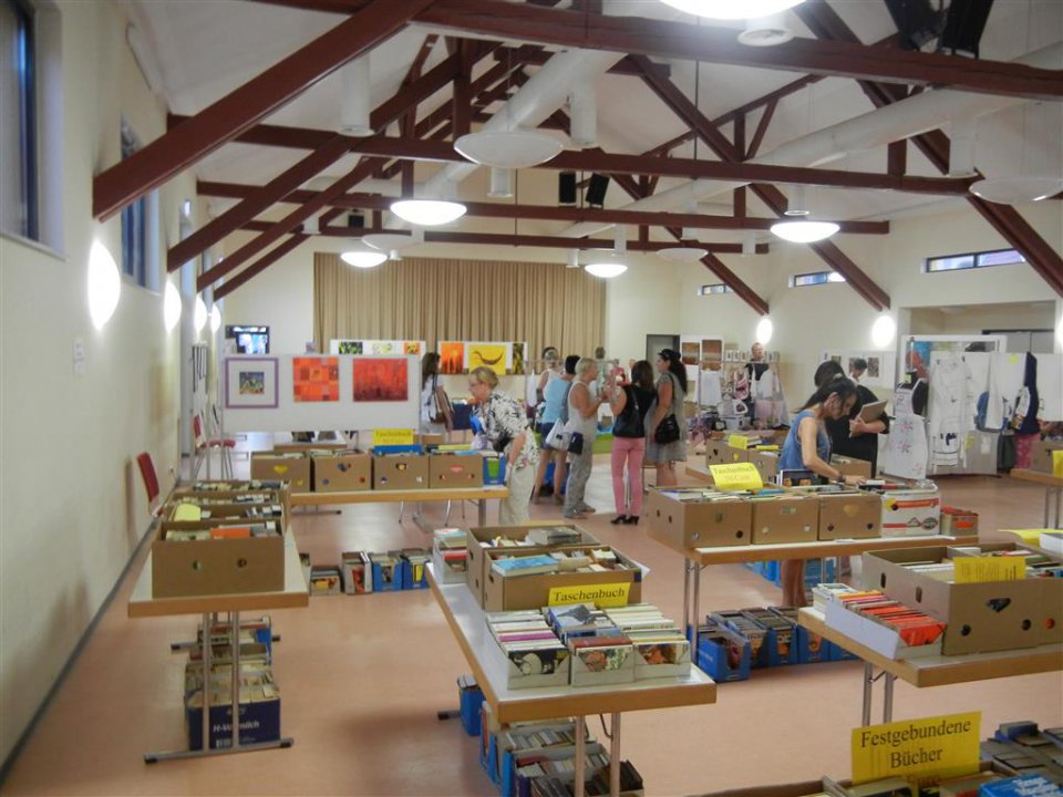 Büchermarkt in der Spechaahalle (Foto: Martin Strohal) Büchermarkt in der Spechaahalle