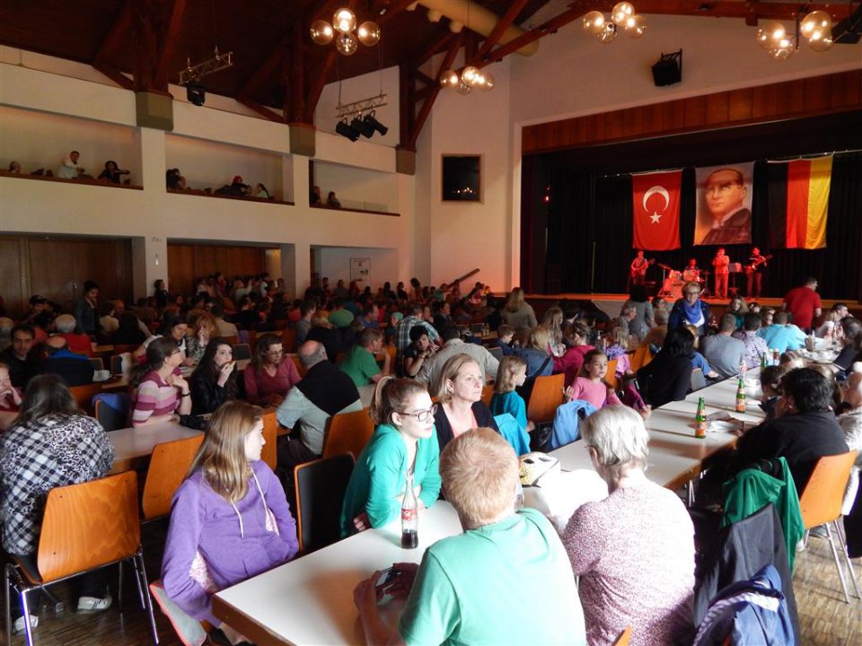 Publikum in der Festhalle