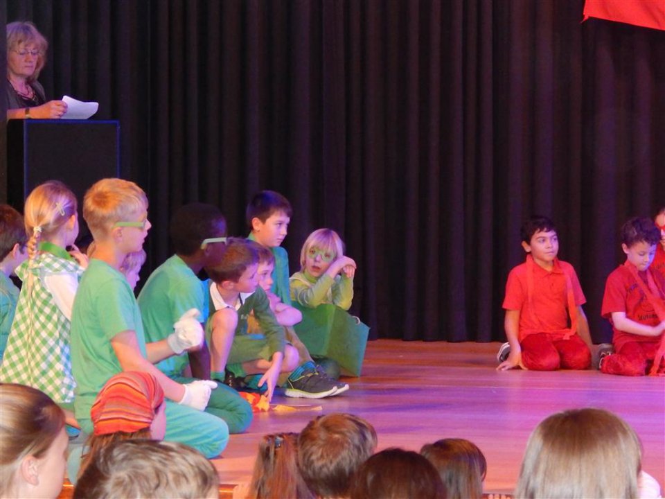 Klasse 2 der Pestalozzi-Schule Blankenloch Das Vierfarbenland