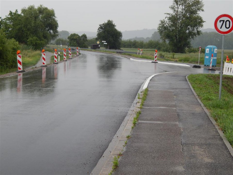 (Mai 2014) Neue Fahrbahn mit Einfahrt zum Markt
