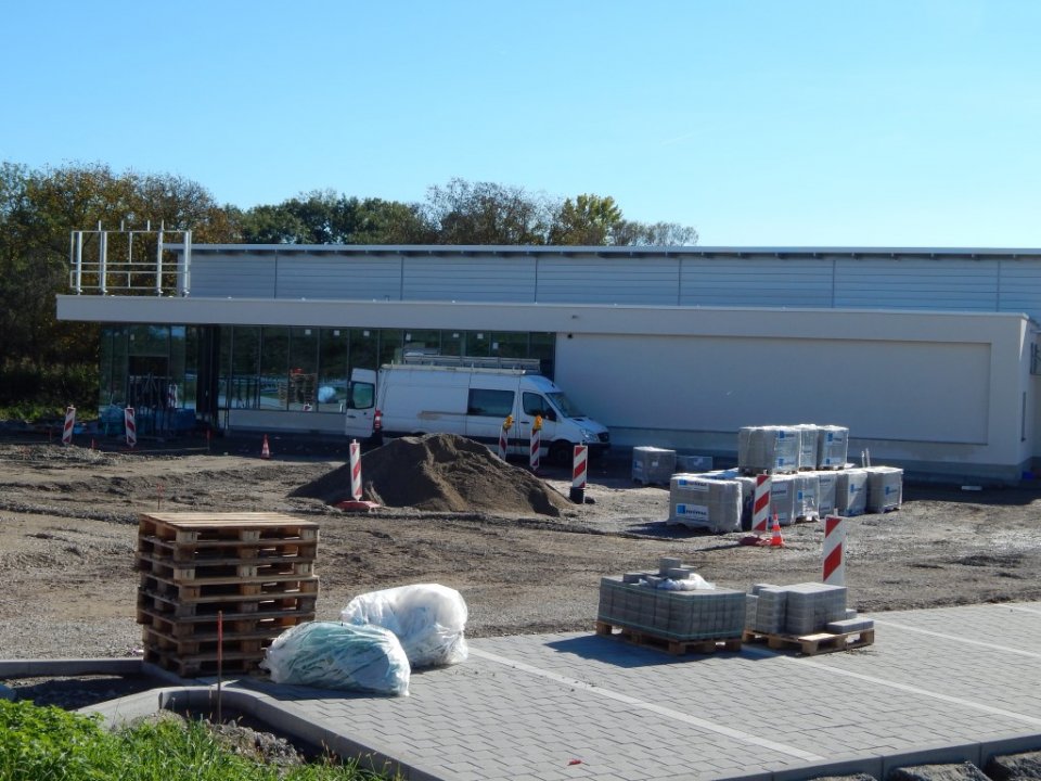 18. Oktober 2014, Foto: Martin Strohal Pflasterung der Parkplätze