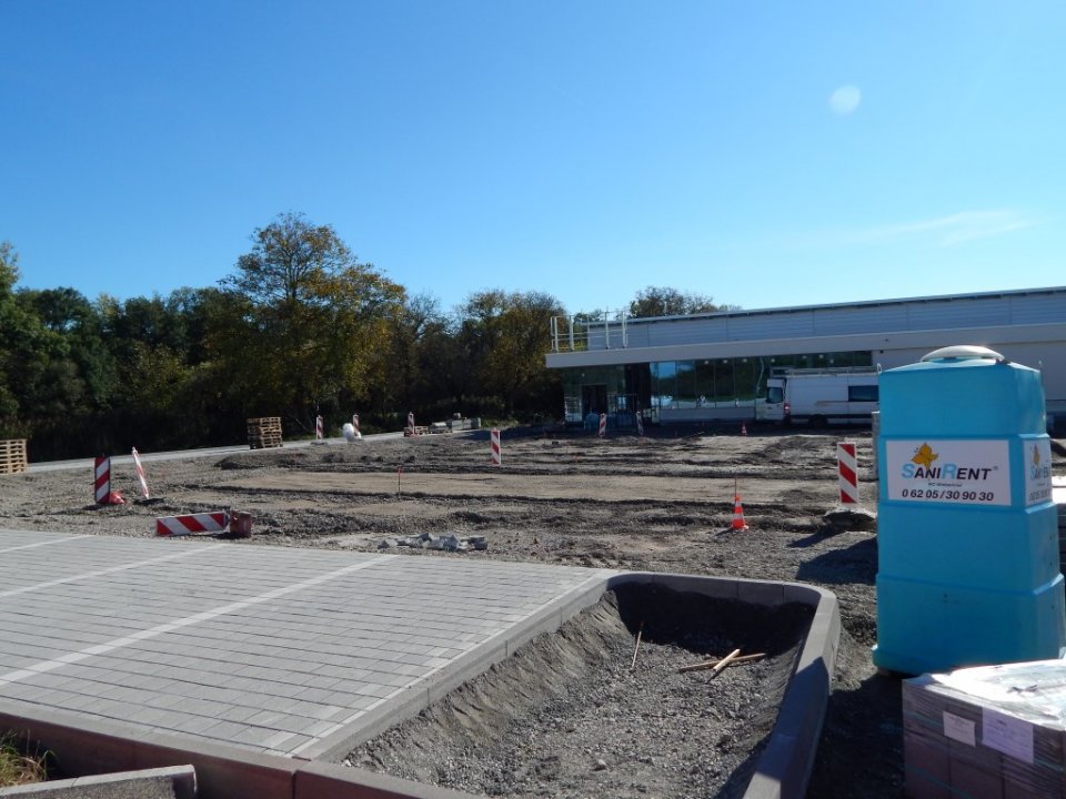18. Oktober 2014, Foto: Martin Strohal Pflasterung der Parkplätze