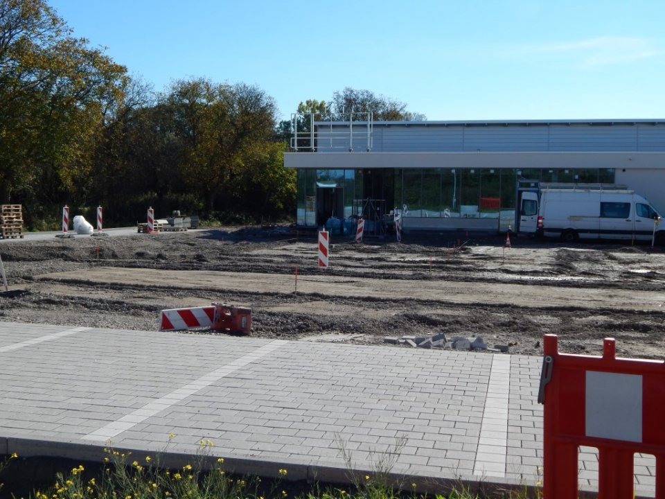 18. Oktober 2014, Foto: Martin Strohal Pflasterung der Parkplätze