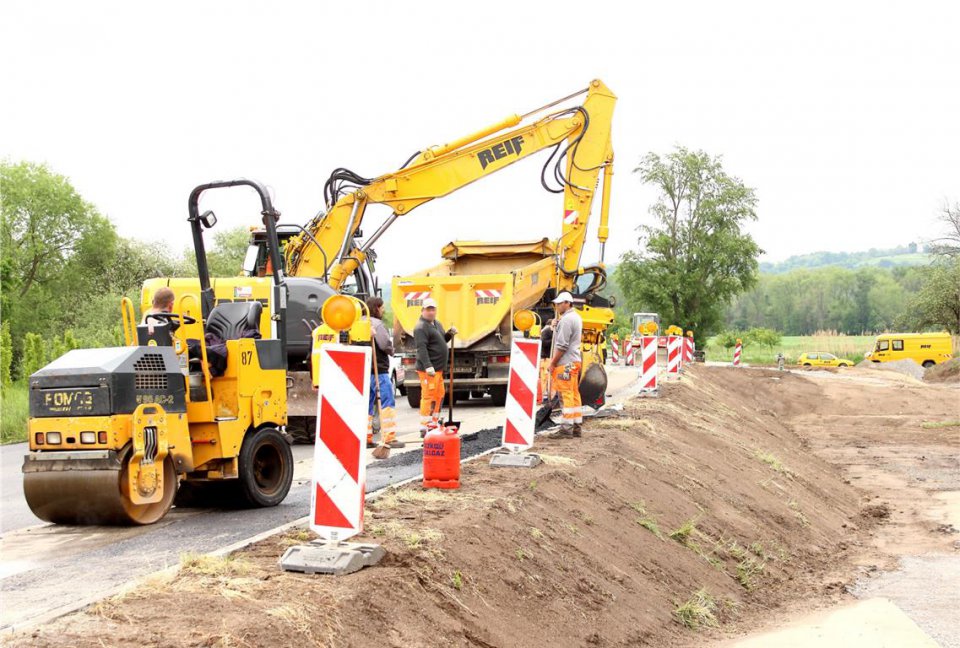 (April 2014, Foto: K.-F. Schöpp) Abschluss der Straßenbauarbeiten