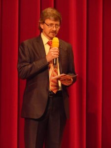 Moderator Dr. Klaus Mayer