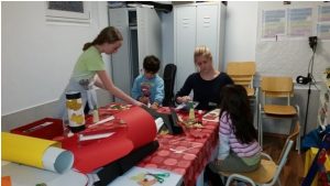 Basteln mit Flüchtlingen