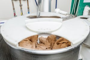 Aus hochwertigen Biozutaten werden Teige hergestellt