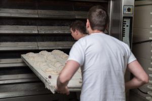 Einfuhr in einen der riesigen Öfen