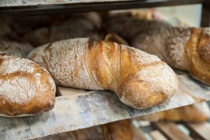 Knusprig, lecker und duftend heiß: Frisch aus dem Ofen – Wurzelbrote