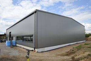 Aussenansicht der neuen Halle der Digitaltest GmbH