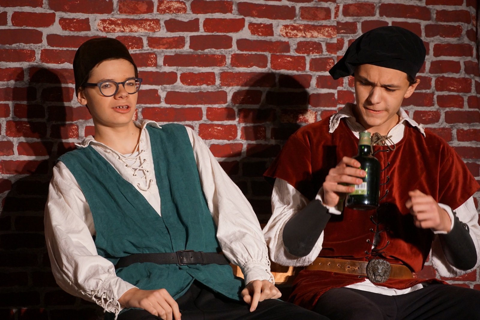 Mickey Maloney (Valentin Lesch) mit Tim Finnegan