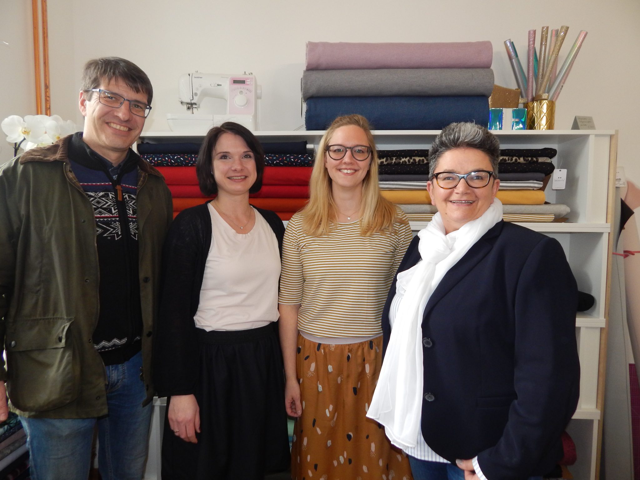 Ortsvorsteher Lutz Schönthal, Corinna Sailer, Julia Mahler, OB Petra Becker