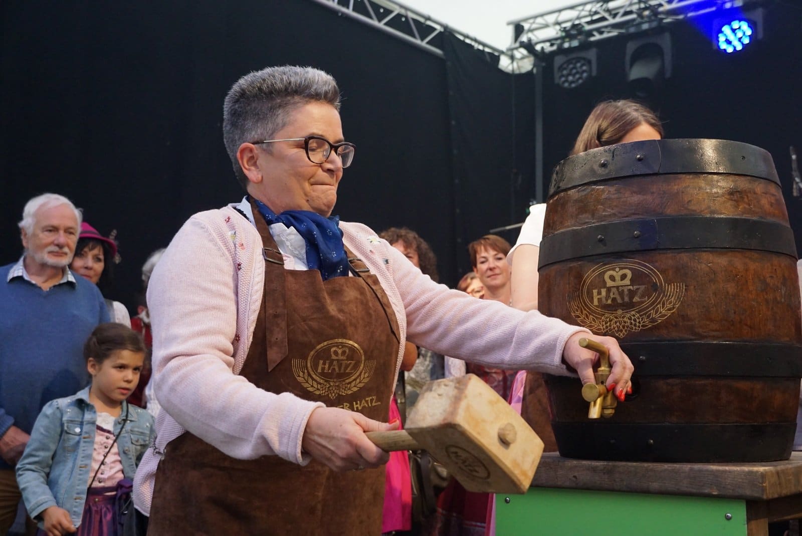 Fassanstich mit OB Petra Becker