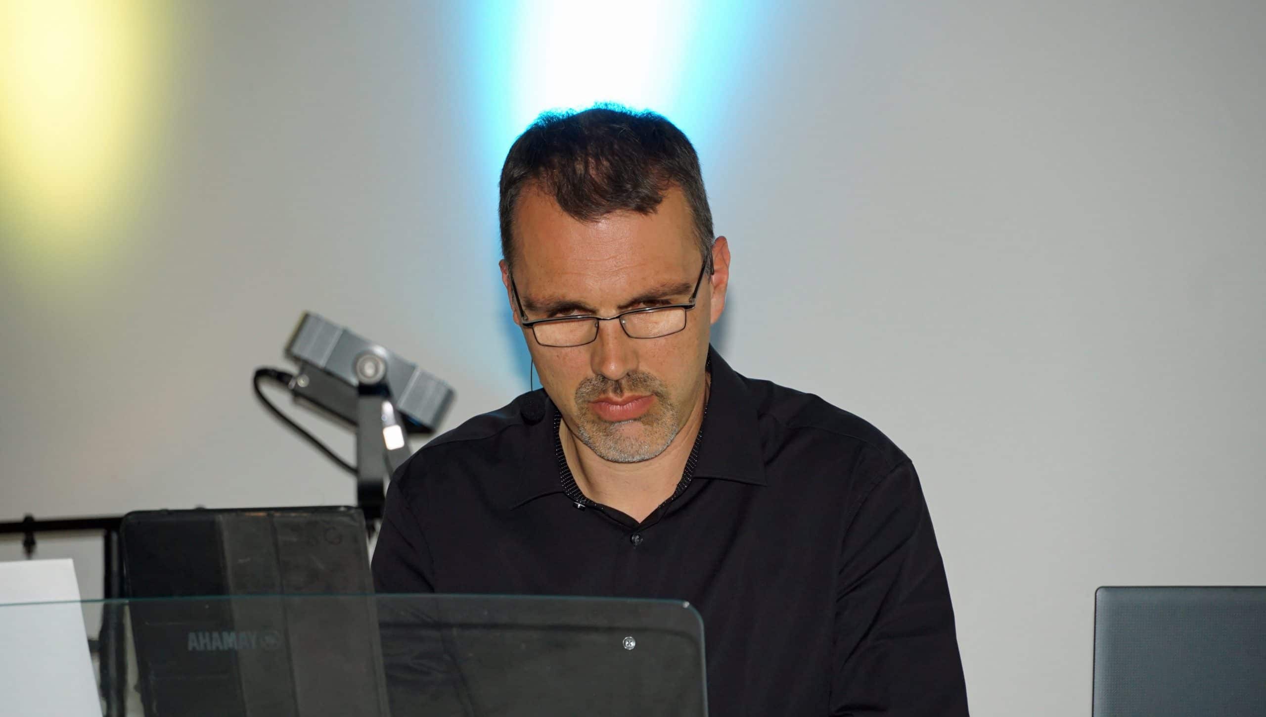Peter Tauber am Klavier