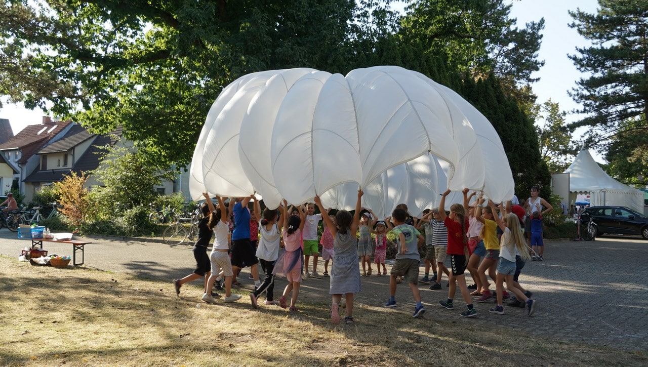 Fallschirmspiele