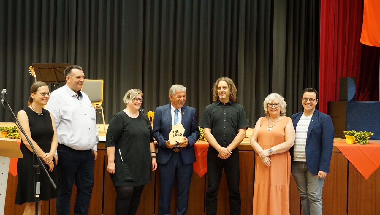 Geißler mit Vertreter:innen des Gemeinderats: Nicole LaCroix, Ansgar Mayr, Kathrin Weisser, Edgar Geißler, Sven Schiebel, Beate Hauser, Marius Biebsch