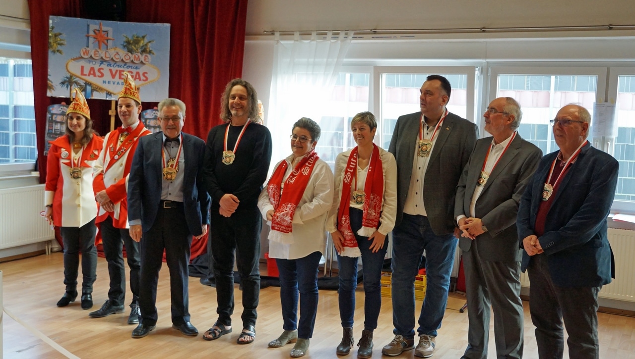 Politik und Verwaltung: Hanspeter Gaal, Sven Schiebel, OB Petra Becker, Tamara Schönhaar, Ansgar Mayr, Klaus Demal, Wolfgang Sickinger (v.l.)