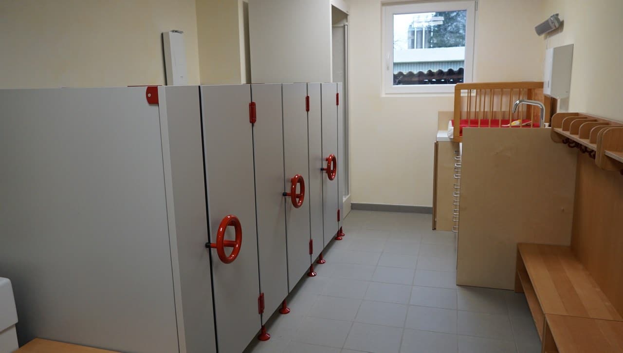 Toiletten, Dusche, Wickeltisch