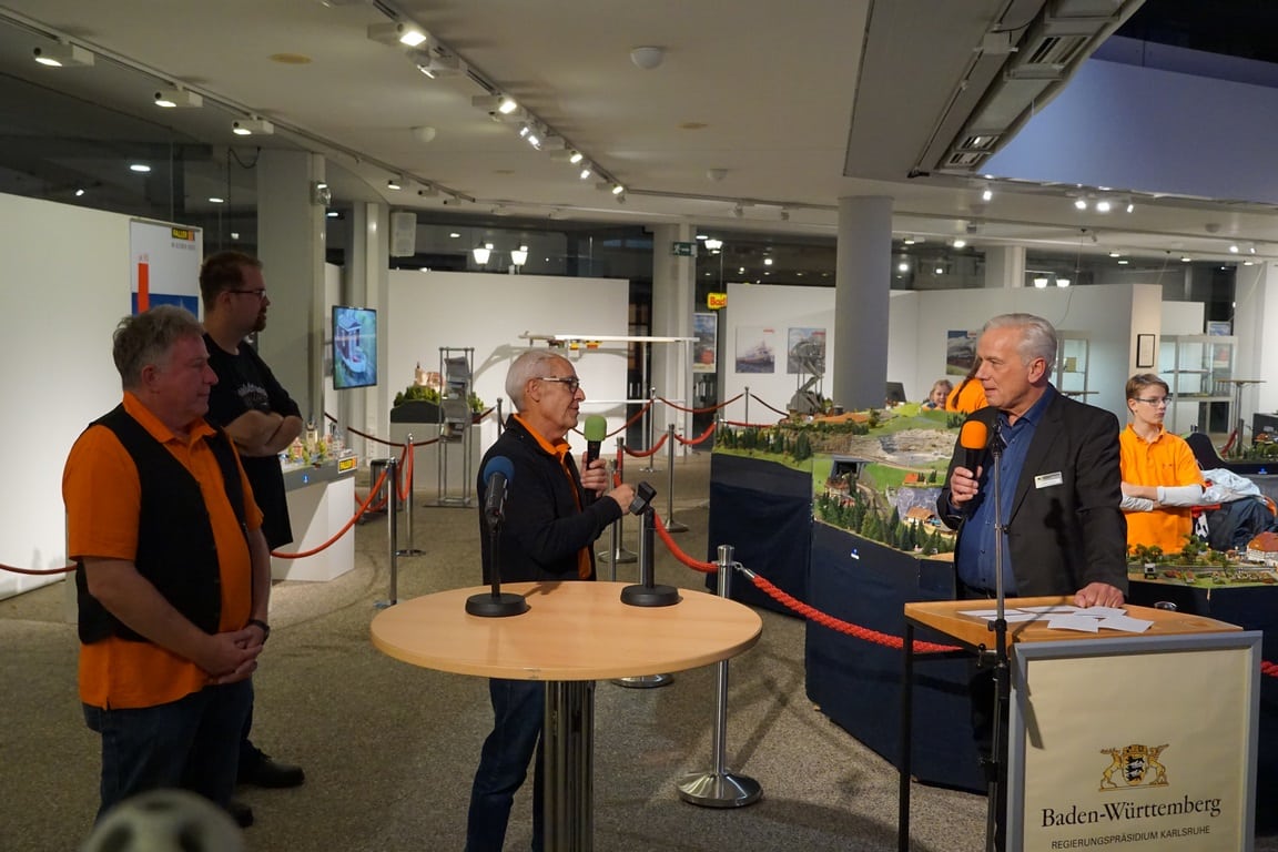 Gesprächsrunde mit Joachim Fischer, Leiter des Ausstellungsbereichs im Regierungspräsidium, mit Dieter König