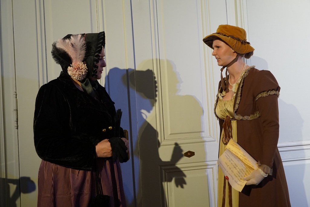 Luise Karoline von Hochberg (Ulrike Partik-Raupp) und Großherzogin Stephanie (Julia Schöne)
