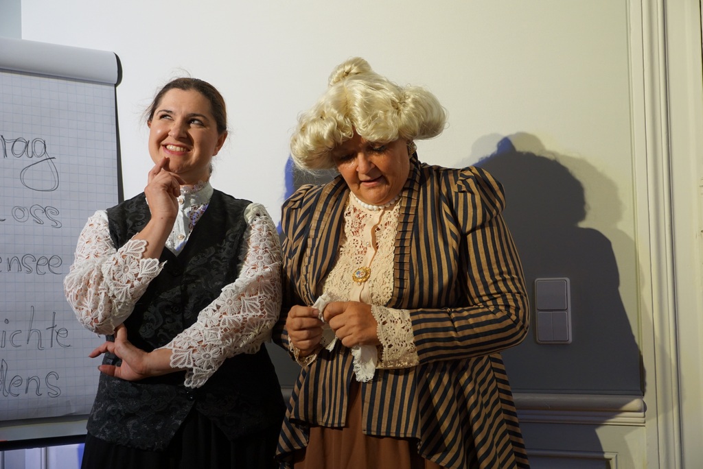 Großherzogin Hilda (Barbara Losereit mit Maren Müller)
