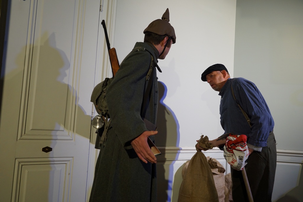 Heimkehrender Soldat und Blankenlocher Bauer (Rafael Raupp, Wolfgang Leder)