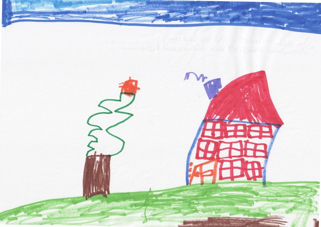 Leticia: In den Häusern ist es warm, draußen leuchtet ein Weihnachtsbaum (Kita Lachwald)
