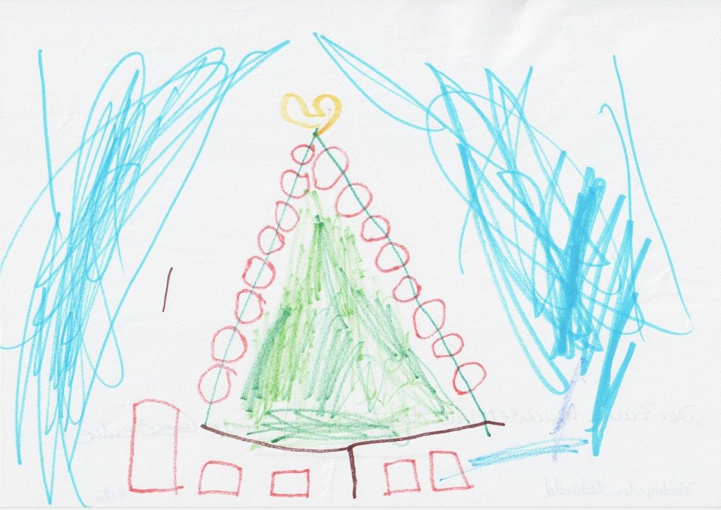 Matteo: Der Baum leuchtet und darunter sind viele Geschenke (Kita Lachwald)