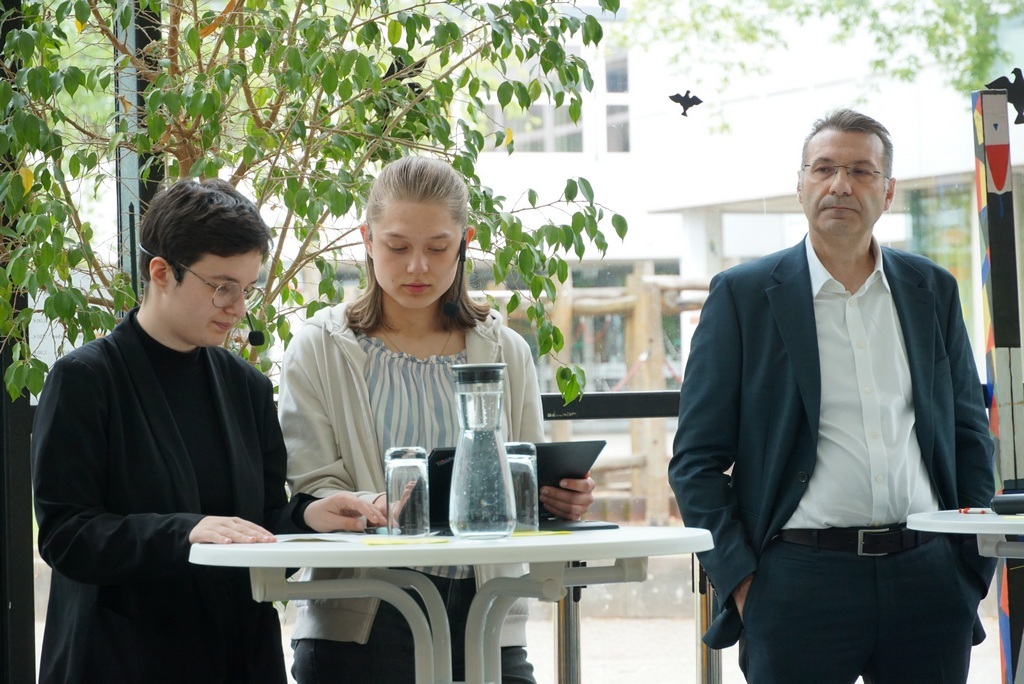 Moderatorinnen Lea Schmidt und Michelle Grunwaldt