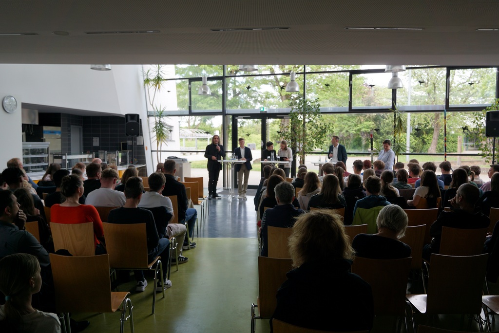 Diskussionsrunde am Schulzentrum