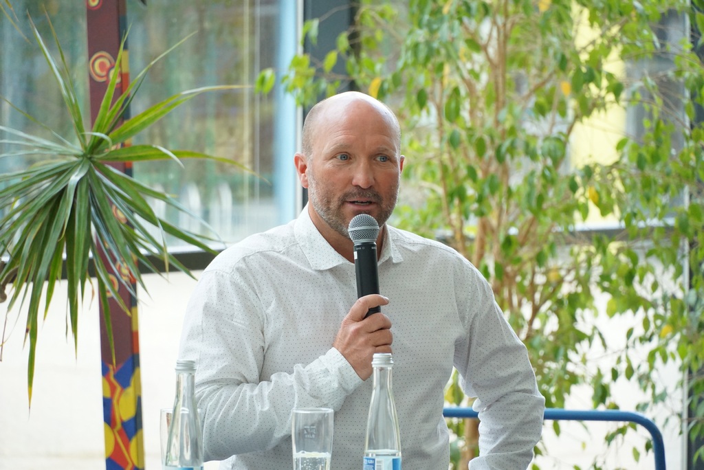 Heiko Becker bei der Podiumsdiskussion im Schulzentrum