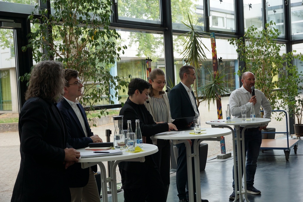 Diskussionsrunde am Schulzentrum