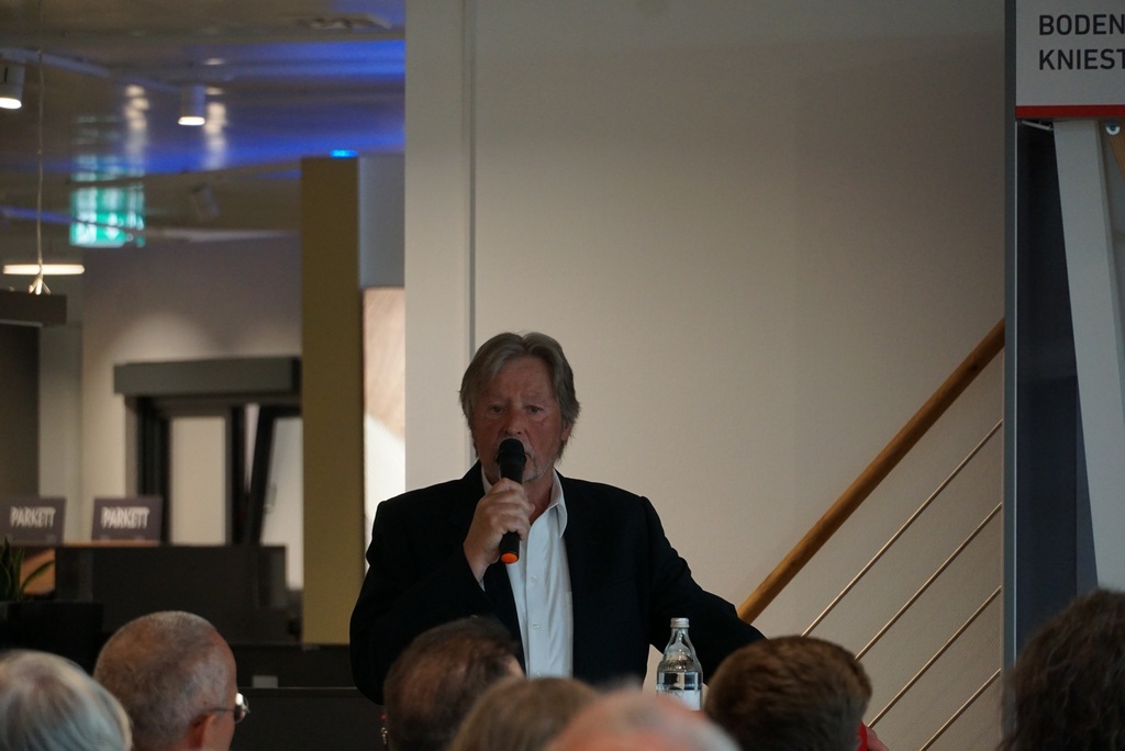 Moderator Dietrich Hendel